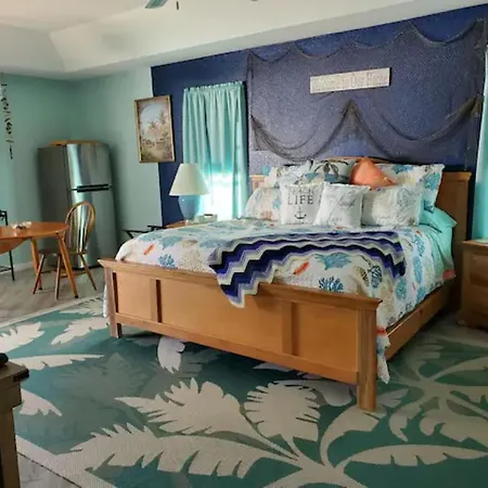 Steve And Cori'S Tropical King Suite 2